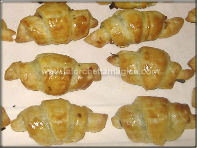 laforchettamagica.com - Piccoli croissants con bacon e prugne