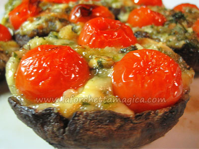 laforchettamagica.com - Funghi Portobello con scamorza e pomodorini