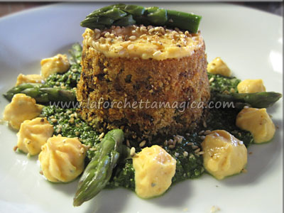 laforchettamagica.com - Tortino di asparagi con salsa verde e gialla