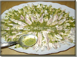 laforchettamagica.com - Ricoprire le alici con la salsa verde