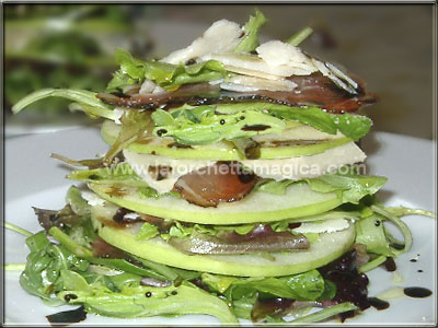 laforchettamagica.com - Misticanza con speck mela e parmigiano