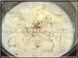 Mettere in una casseruola il latte e il burro