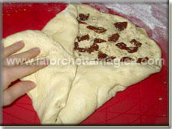 Impastare per incorporare gli ingredienti