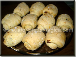 Pane con pomodori secchi