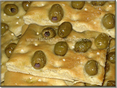 laforchettamagica.com - Focaccia con olive verdi
