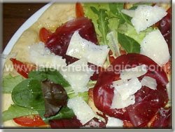laforchettamagica.com - Focaccia con bresaola e pomodori