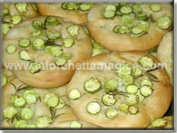 laforchettamagica.com - Focaccine alle zucchine