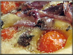 laforchettamagica.com - Focaccia pomodorini cipolle rosse e pecorino