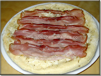 Pizza bianca allo speck