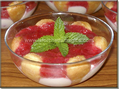 Coppe di ricotta e fragole