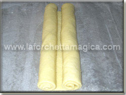 Formare un rotolo di pasta sfoglia