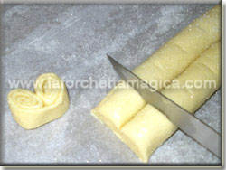 Tagliare il rotolo a fette
