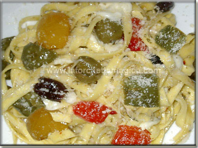 Tagliatelle con pecorino e peperoni