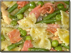 laforchettamagica.com - Farfalle con salmone verdure e spezie