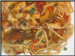 laforchettamagica.com - Vermicelli con seppie e peperoni