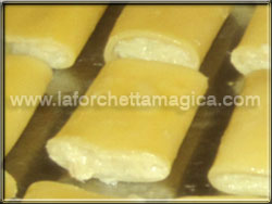 Farcire i paccheri con il composto di baccalà e patate