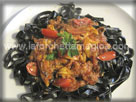 La forchetta magica - Tagliatelle nere con sugo rosso di seppie