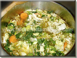 Mettere le verdure in pentola