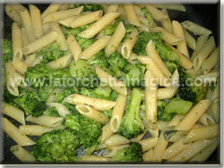 Saltare le penne con i broccoli