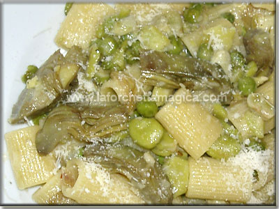 Pasta con carciofi fave e piselli
