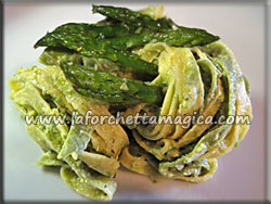 laforchettamagica.com - Tagliatelle con crema di asparagi