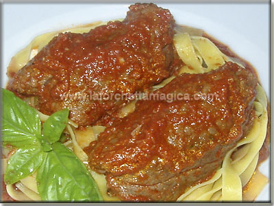 Involtini di manzo al sugo