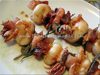 Spiedini con seppie calamaretti e pancetta