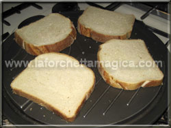 laforchettamagica.com - Tostare le fette di pane